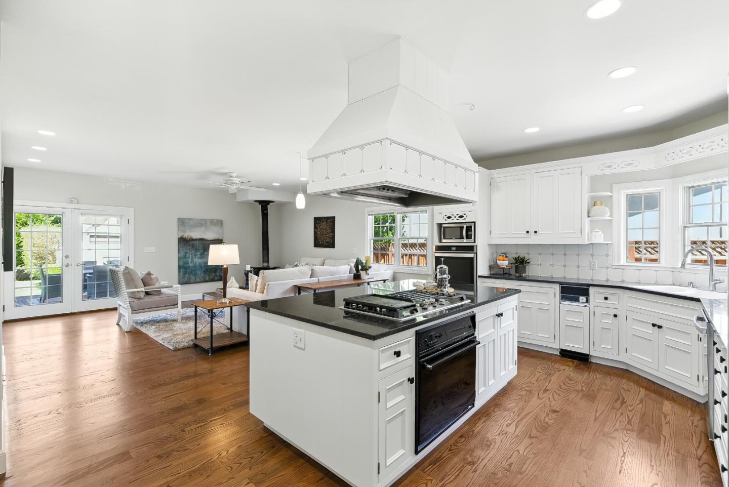 Detail Gallery Image 13 of 56 For 158 Oakdale St, Redwood City,  CA 94062 - 4 Beds | 4 Baths