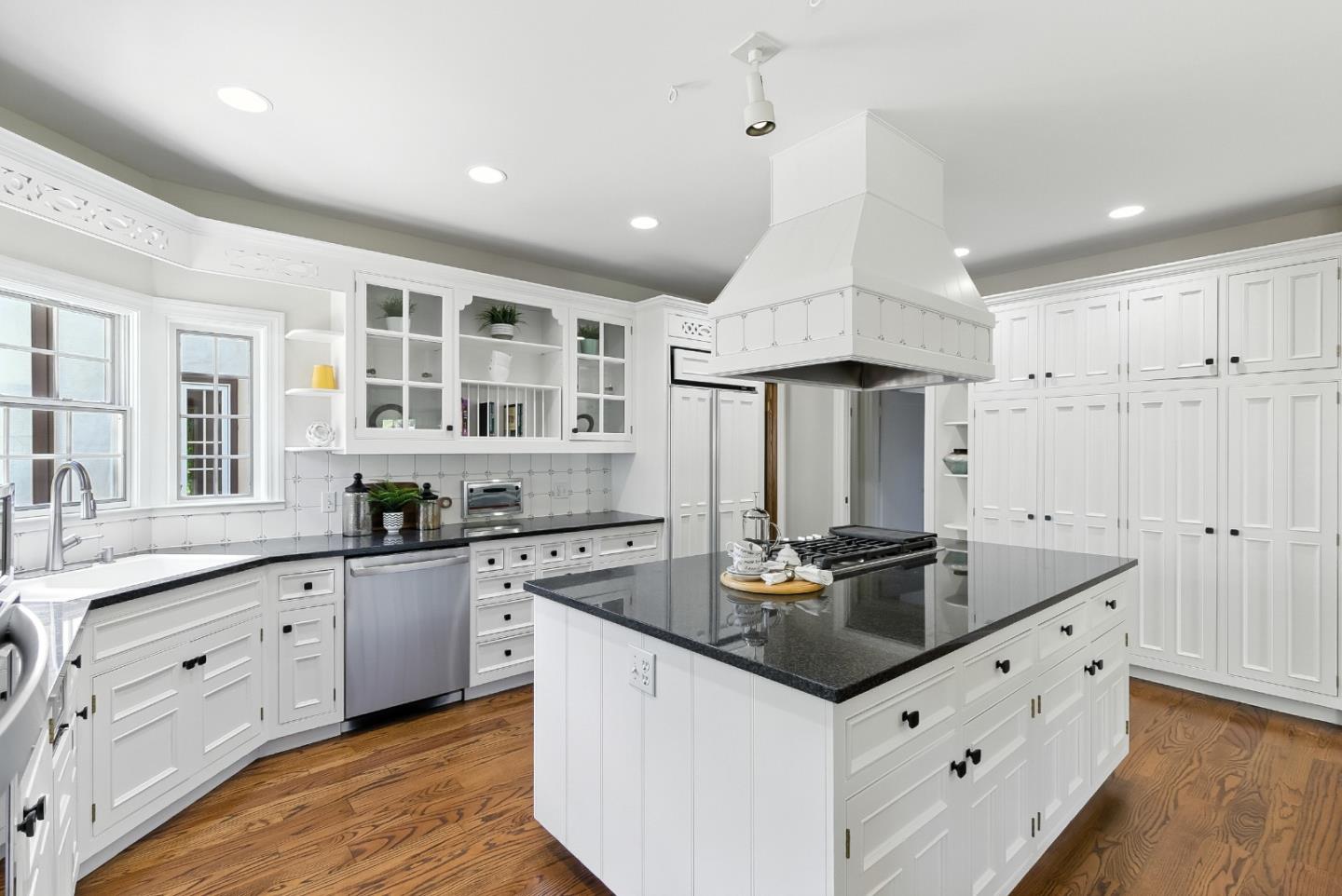 Detail Gallery Image 15 of 56 For 158 Oakdale St, Redwood City,  CA 94062 - 4 Beds | 4 Baths