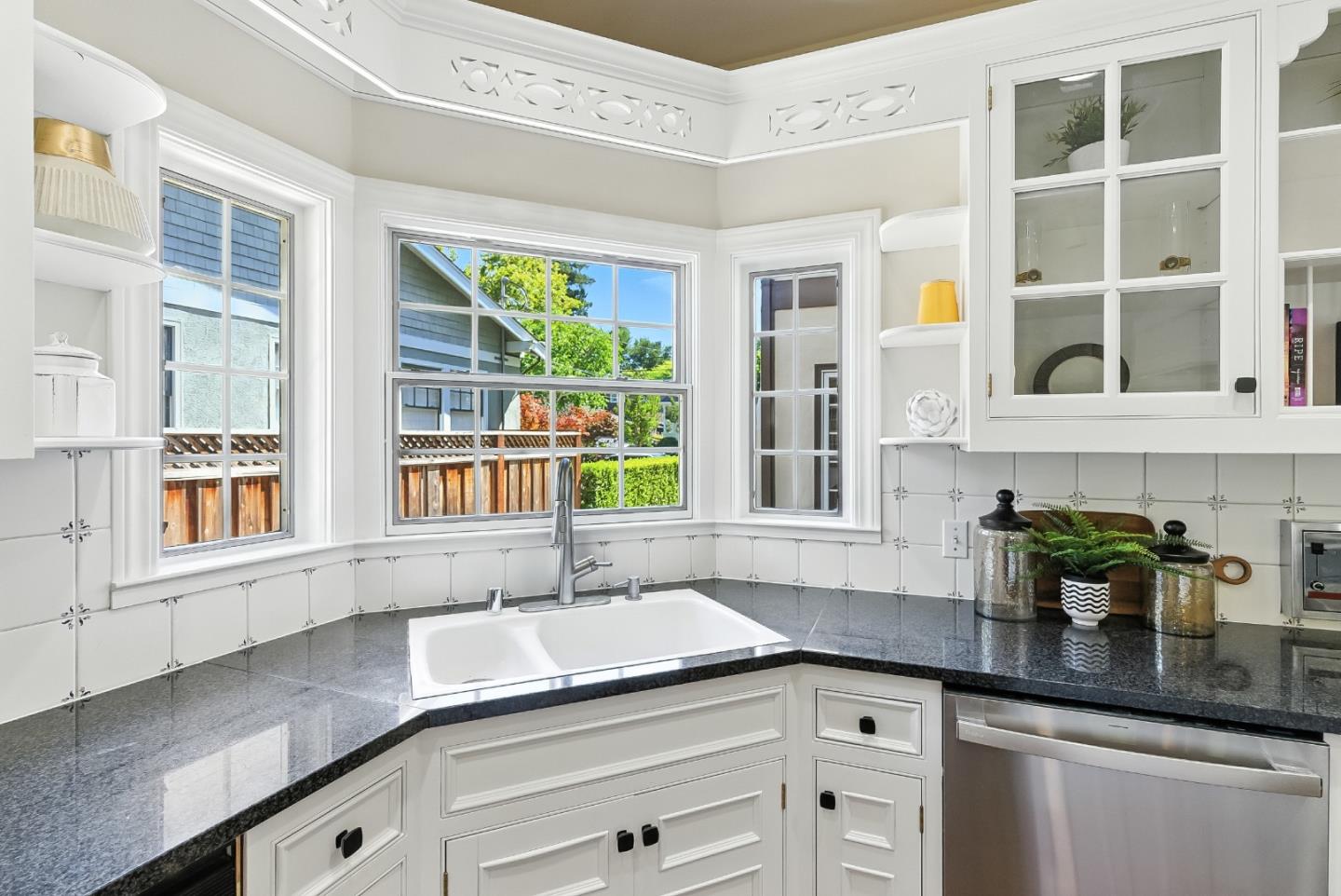 Detail Gallery Image 16 of 56 For 158 Oakdale St, Redwood City,  CA 94062 - 4 Beds | 4 Baths