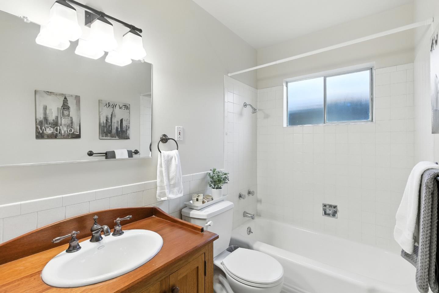Detail Gallery Image 20 of 56 For 158 Oakdale St, Redwood City,  CA 94062 - 4 Beds | 4 Baths