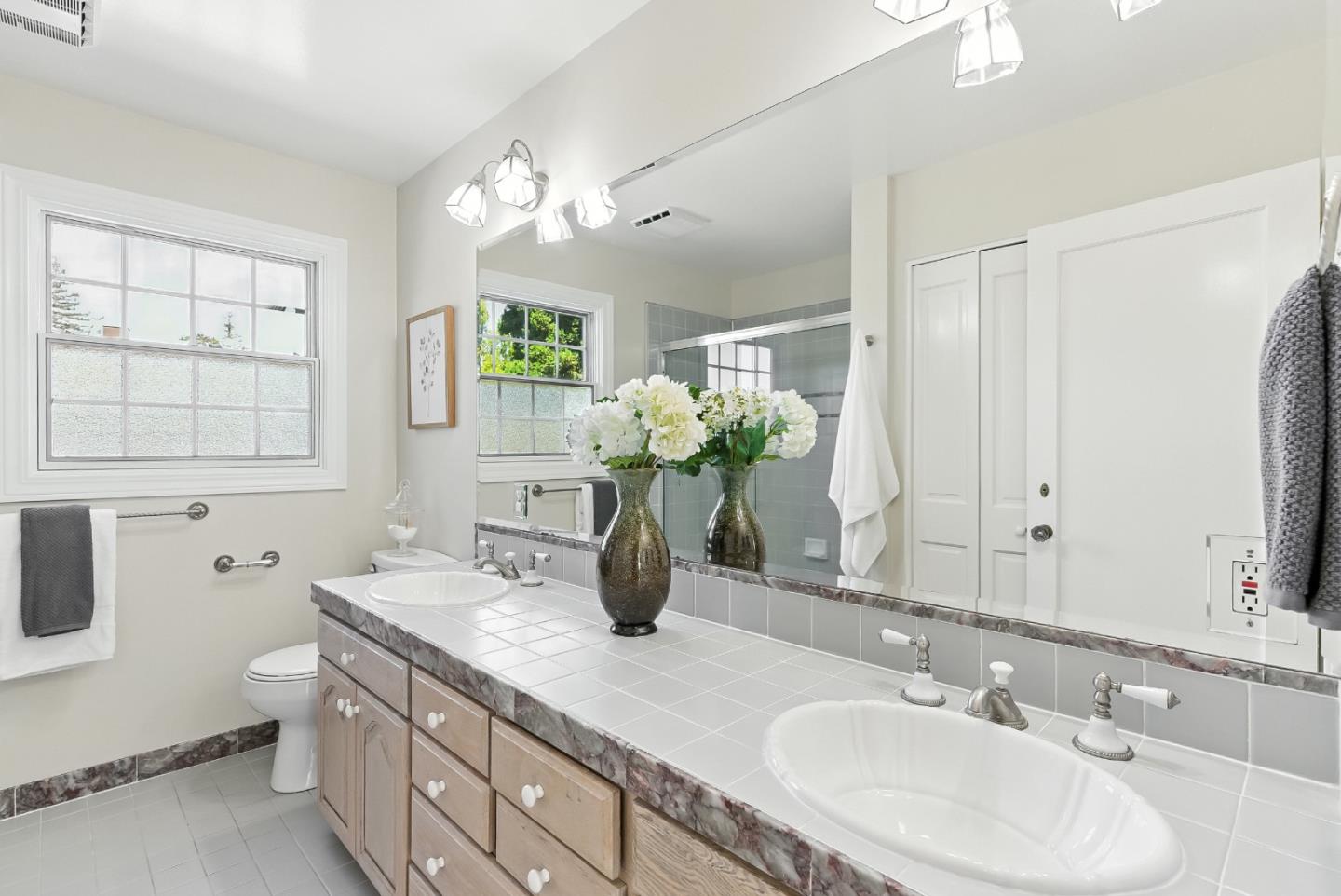 Detail Gallery Image 33 of 56 For 158 Oakdale St, Redwood City,  CA 94062 - 4 Beds | 4 Baths