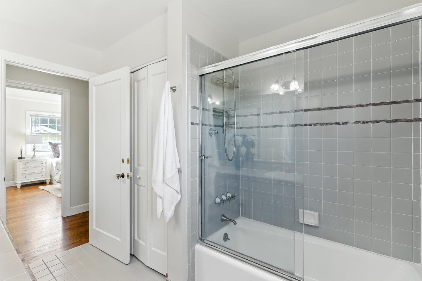 Detail Gallery Image 34 of 56 For 158 Oakdale St, Redwood City,  CA 94062 - 4 Beds | 4 Baths