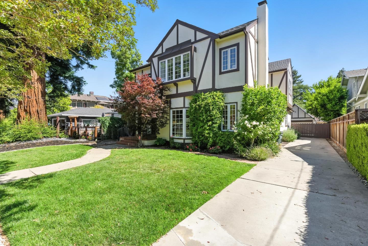 Detail Gallery Image 5 of 56 For 158 Oakdale St, Redwood City,  CA 94062 - 4 Beds | 4 Baths