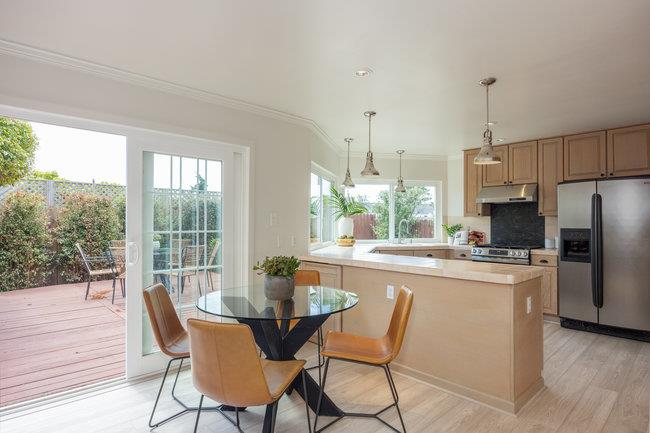 Detail Gallery Image 11 of 29 For 340 Shelter Cove Dr, El Granada,  CA 94018 - 4 Beds | 3 Baths