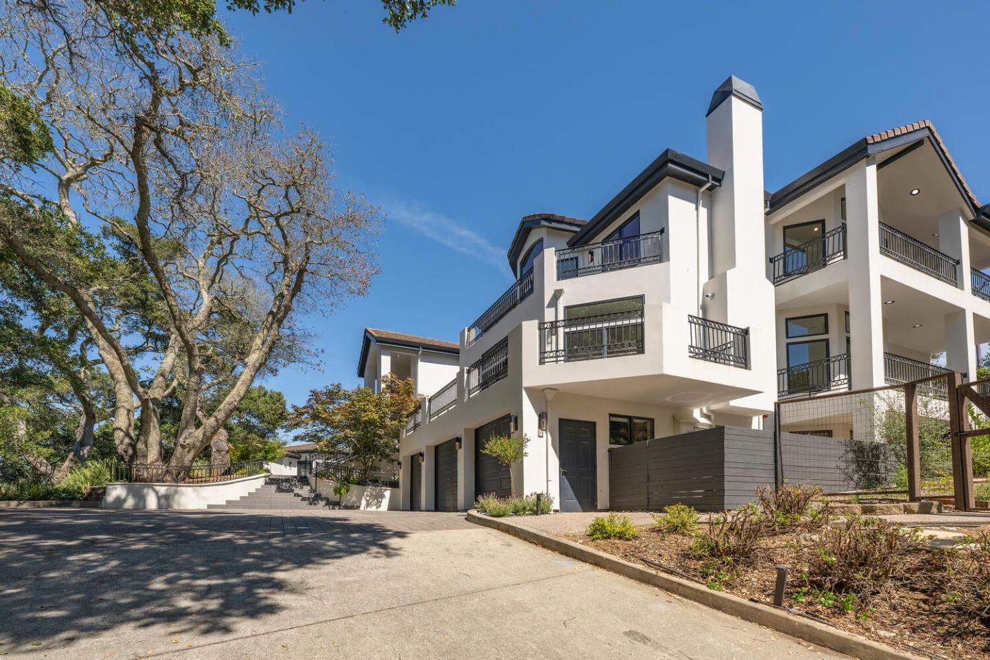 Detail Gallery Image 12 of 91 For 333 Raymundo Dr, Woodside,  CA 94062 - 4 Beds | 4/1 Baths