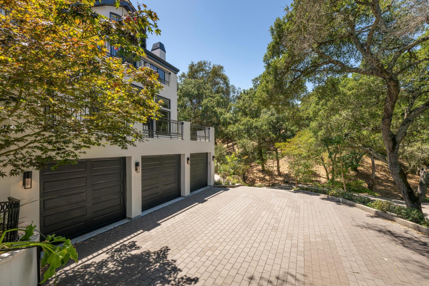 Detail Gallery Image 15 of 91 For 333 Raymundo Dr, Woodside,  CA 94062 - 4 Beds | 4/1 Baths
