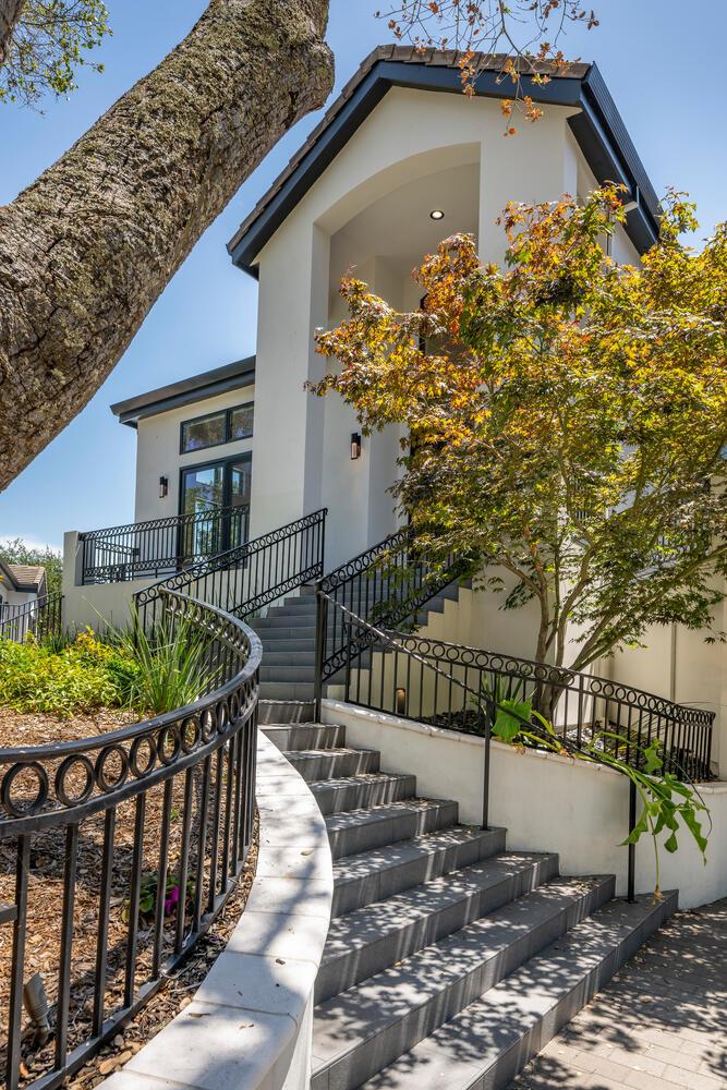 Detail Gallery Image 16 of 91 For 333 Raymundo Dr, Woodside,  CA 94062 - 4 Beds | 4/1 Baths