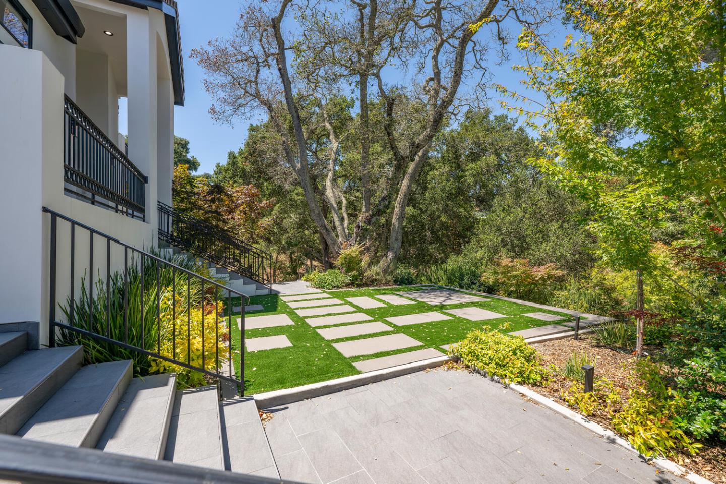 Detail Gallery Image 18 of 91 For 333 Raymundo Dr, Woodside,  CA 94062 - 4 Beds | 4/1 Baths