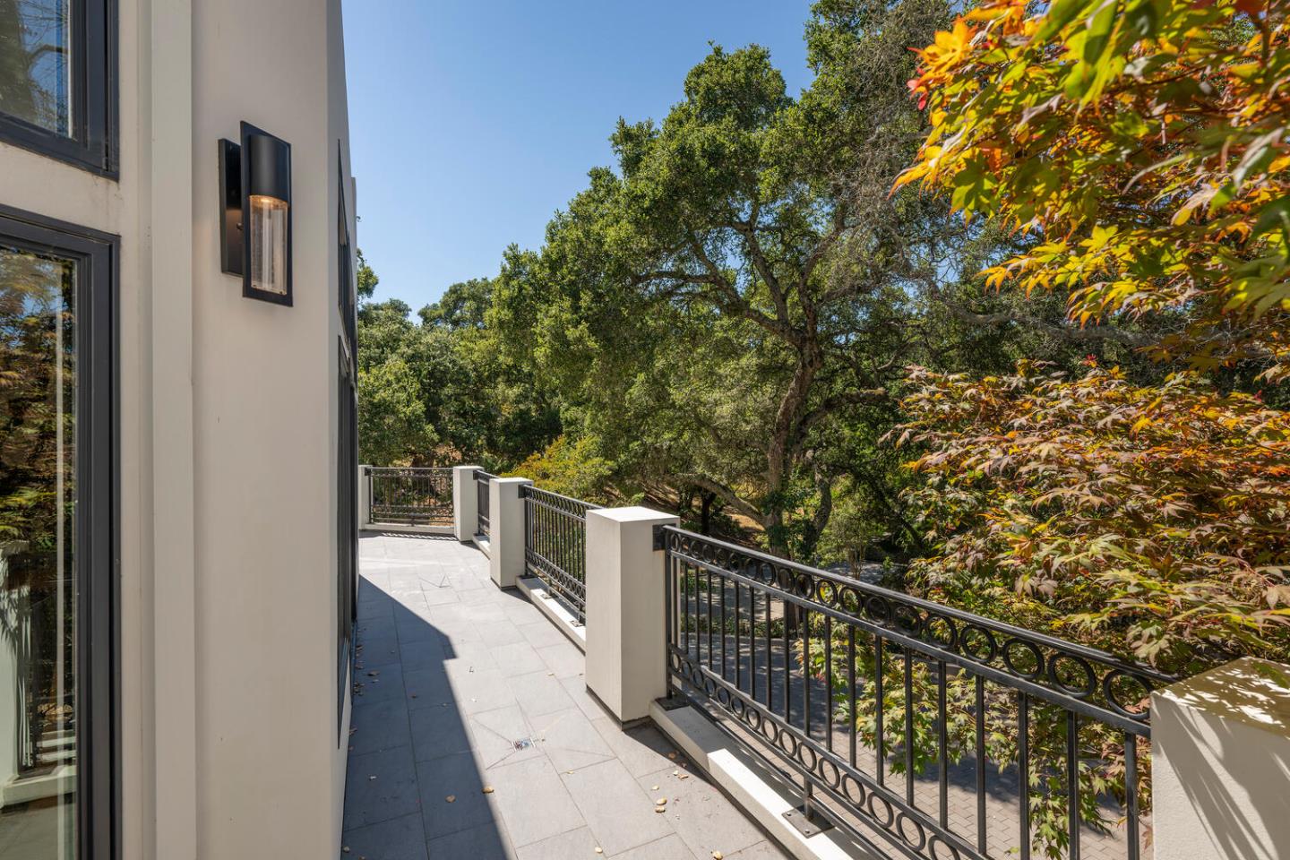 Detail Gallery Image 34 of 91 For 333 Raymundo Dr, Woodside,  CA 94062 - 4 Beds | 4/1 Baths