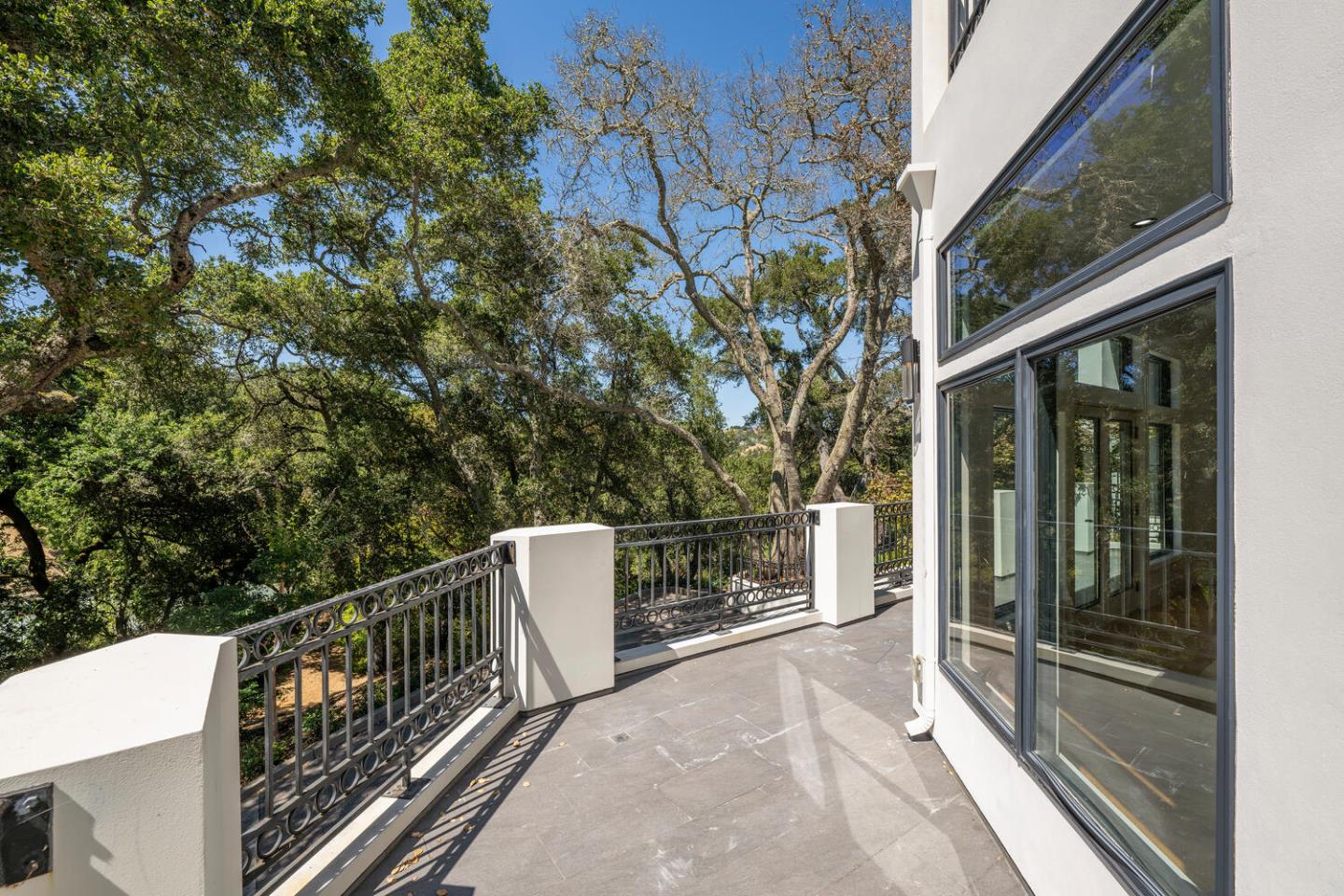 Detail Gallery Image 35 of 91 For 333 Raymundo Dr, Woodside,  CA 94062 - 4 Beds | 4/1 Baths