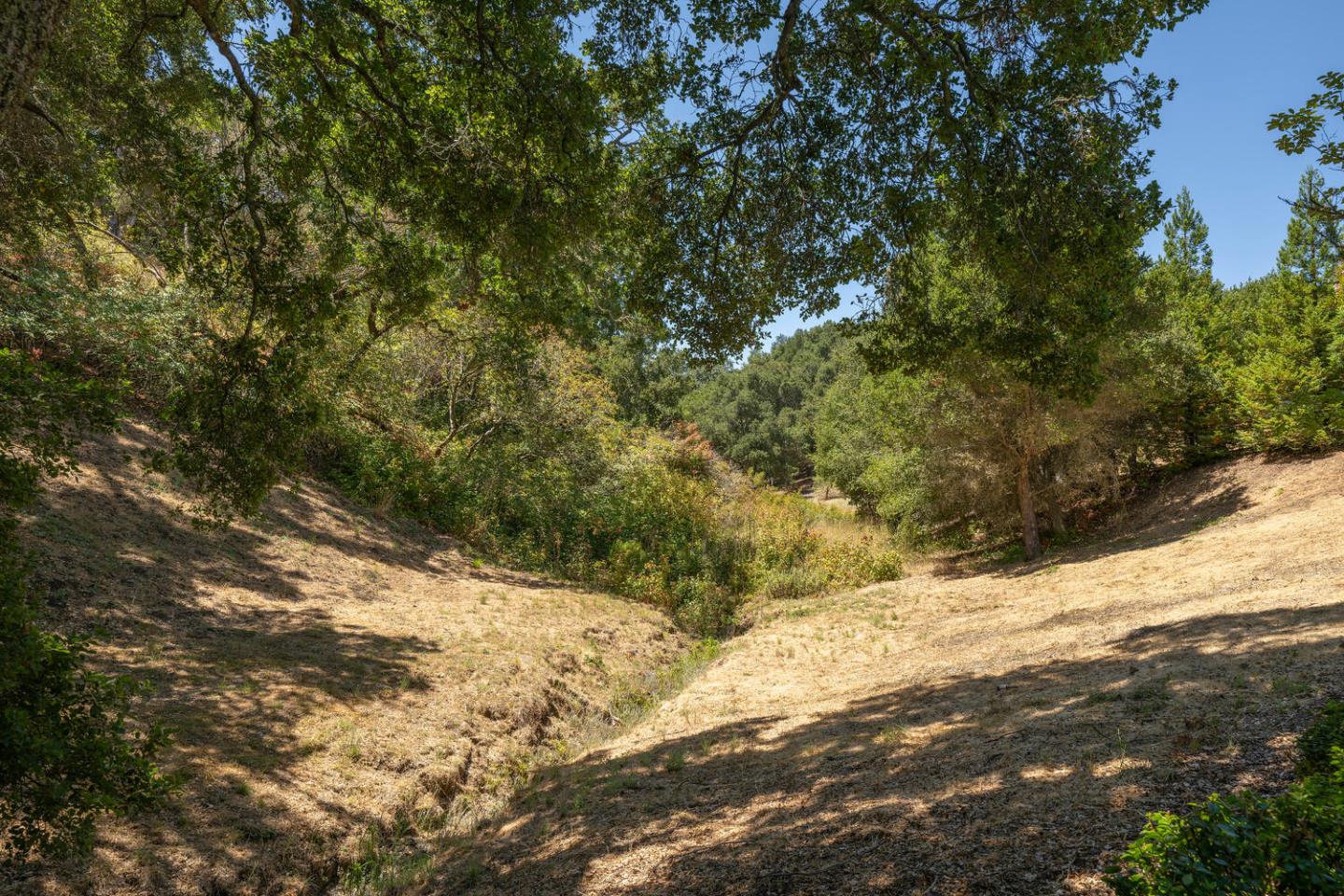 Detail Gallery Image 4 of 91 For 333 Raymundo Dr, Woodside,  CA 94062 - 4 Beds | 4/1 Baths
