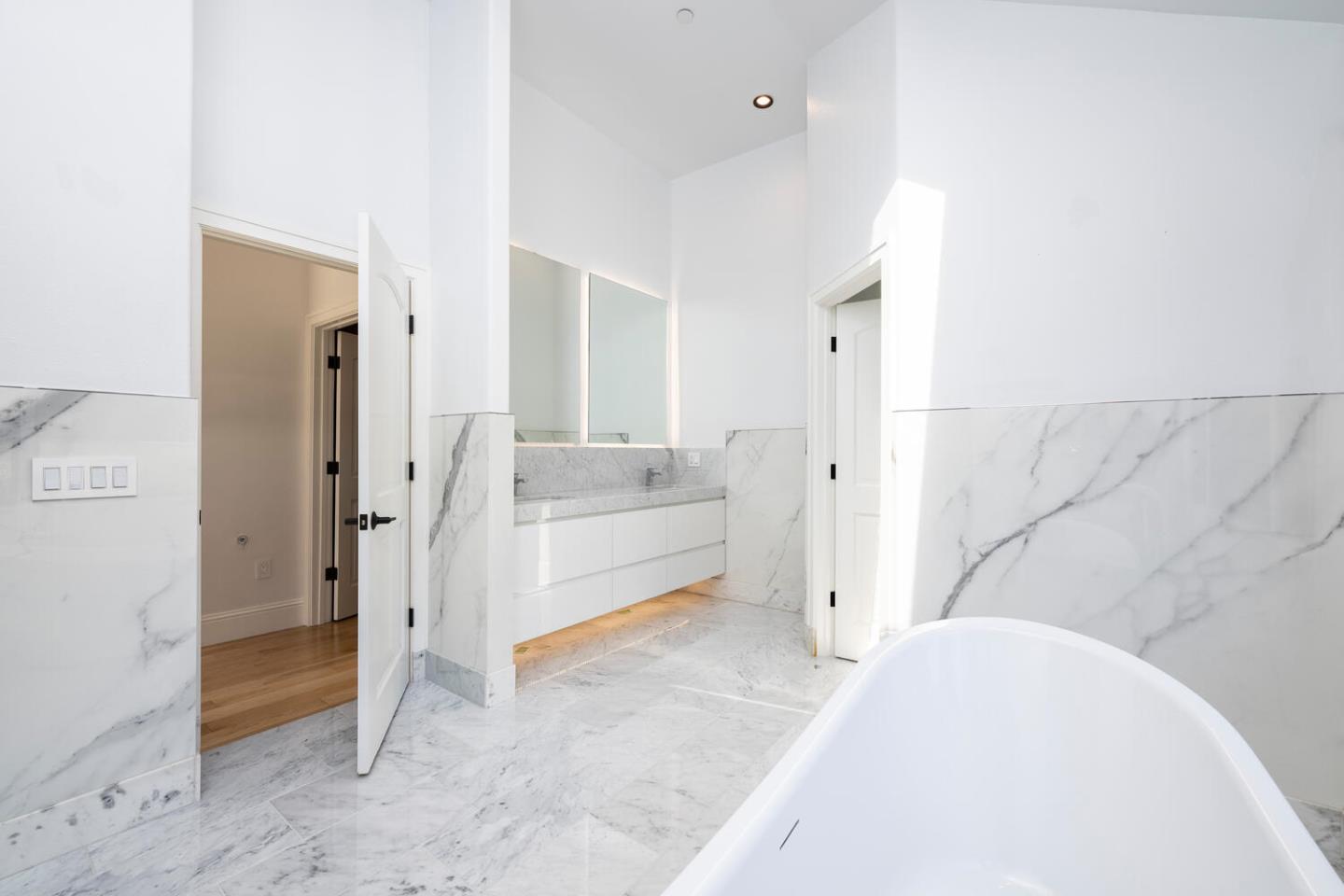 Detail Gallery Image 46 of 91 For 333 Raymundo Dr, Woodside,  CA 94062 - 4 Beds | 4/1 Baths