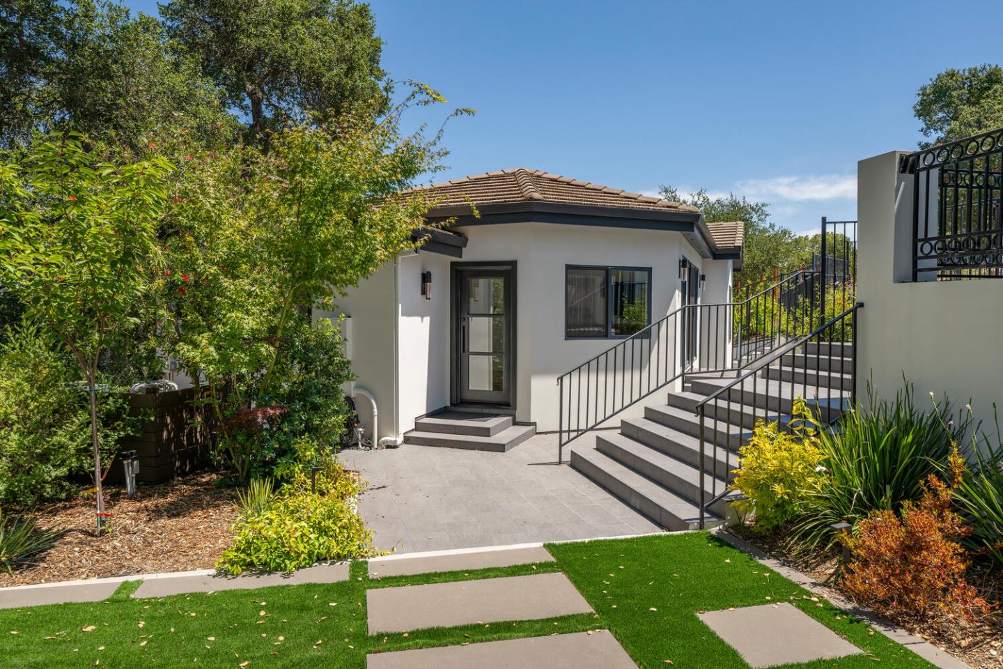 Detail Gallery Image 50 of 91 For 333 Raymundo Dr, Woodside,  CA 94062 - 4 Beds | 4/1 Baths