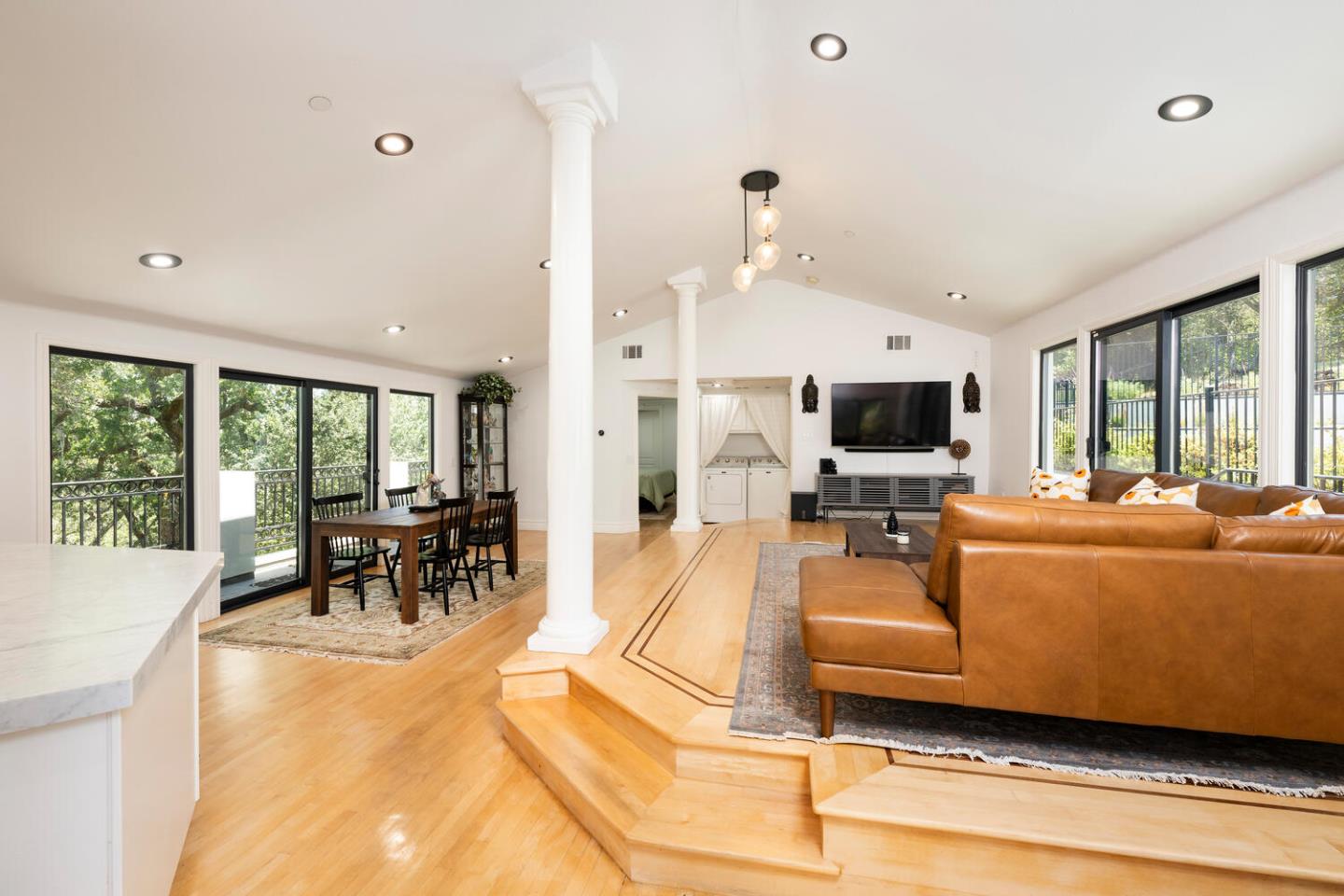 Detail Gallery Image 51 of 91 For 333 Raymundo Dr, Woodside,  CA 94062 - 4 Beds | 4/1 Baths