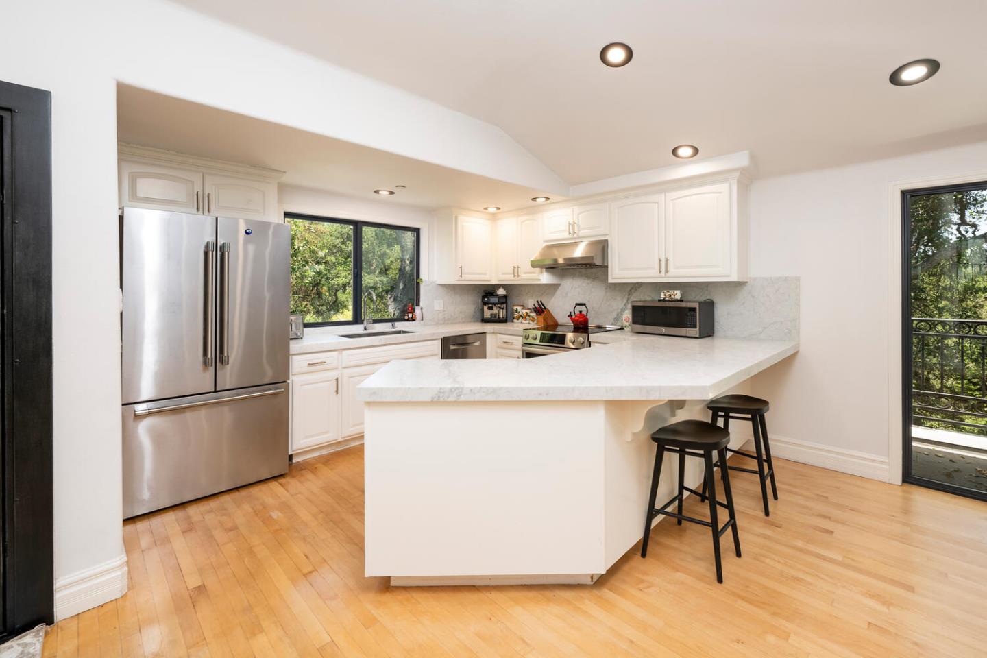 Detail Gallery Image 53 of 91 For 333 Raymundo Dr, Woodside,  CA 94062 - 4 Beds | 4/1 Baths