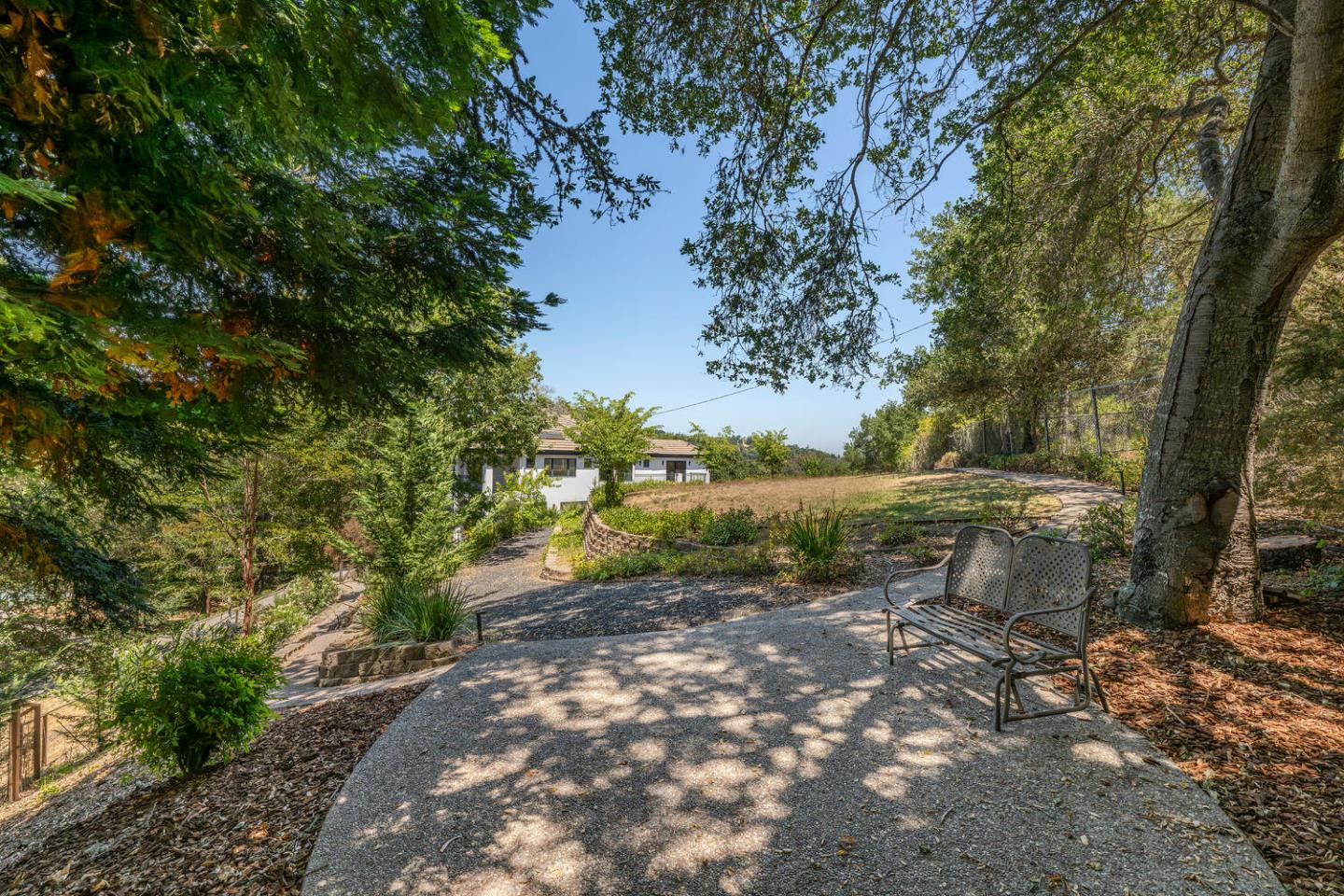 Detail Gallery Image 62 of 91 For 333 Raymundo Dr, Woodside,  CA 94062 - 4 Beds | 4/1 Baths