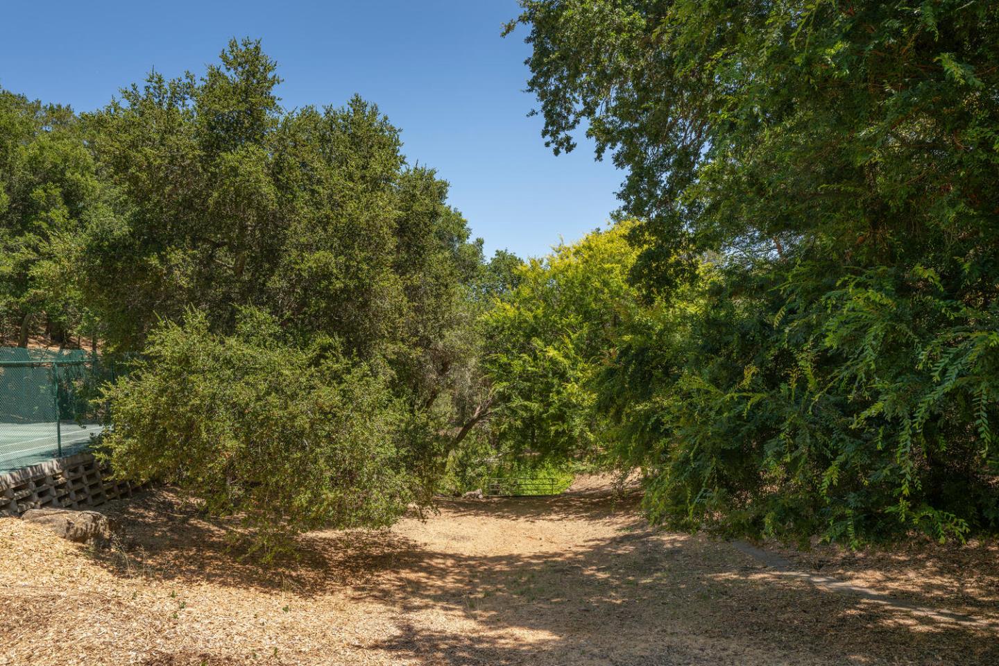 Detail Gallery Image 7 of 91 For 333 Raymundo Dr, Woodside,  CA 94062 - 4 Beds | 4/1 Baths