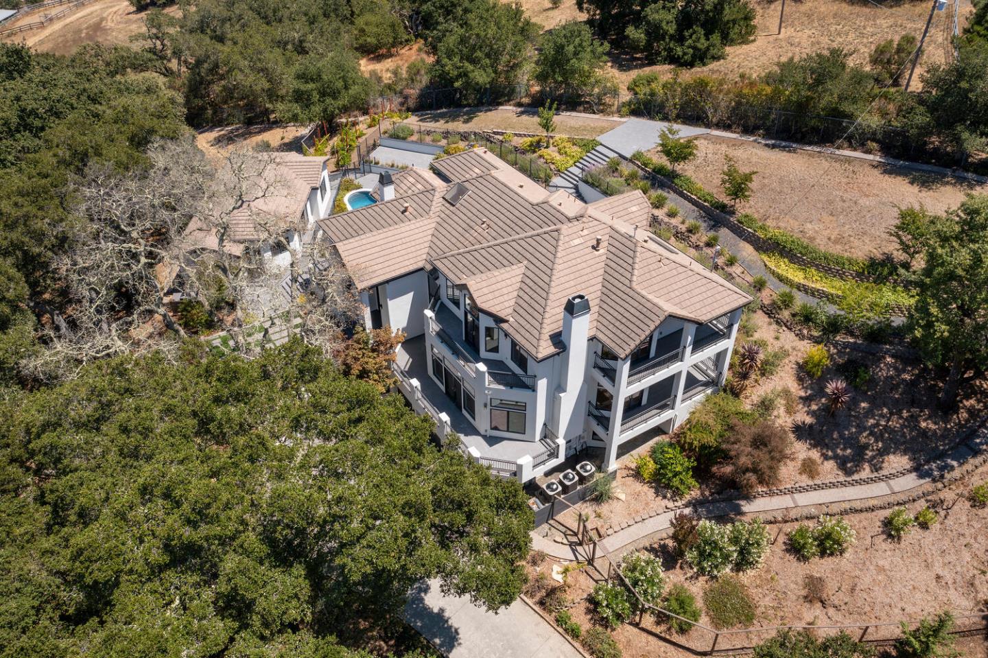 Detail Gallery Image 70 of 91 For 333 Raymundo Dr, Woodside,  CA 94062 - 4 Beds | 4/1 Baths