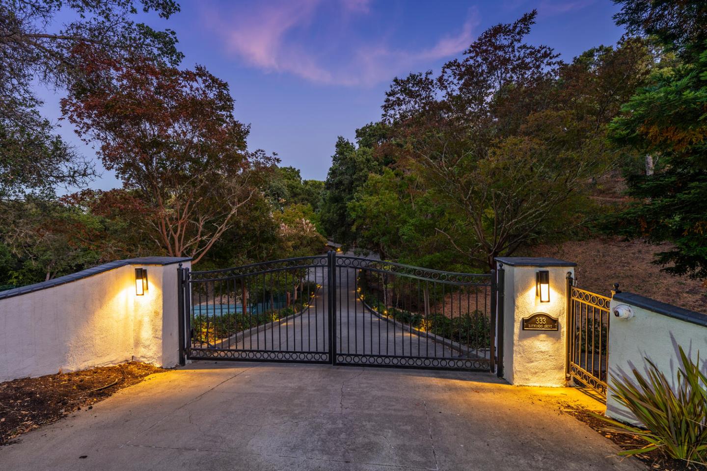 Detail Gallery Image 76 of 91 For 333 Raymundo Dr, Woodside,  CA 94062 - 4 Beds | 4/1 Baths