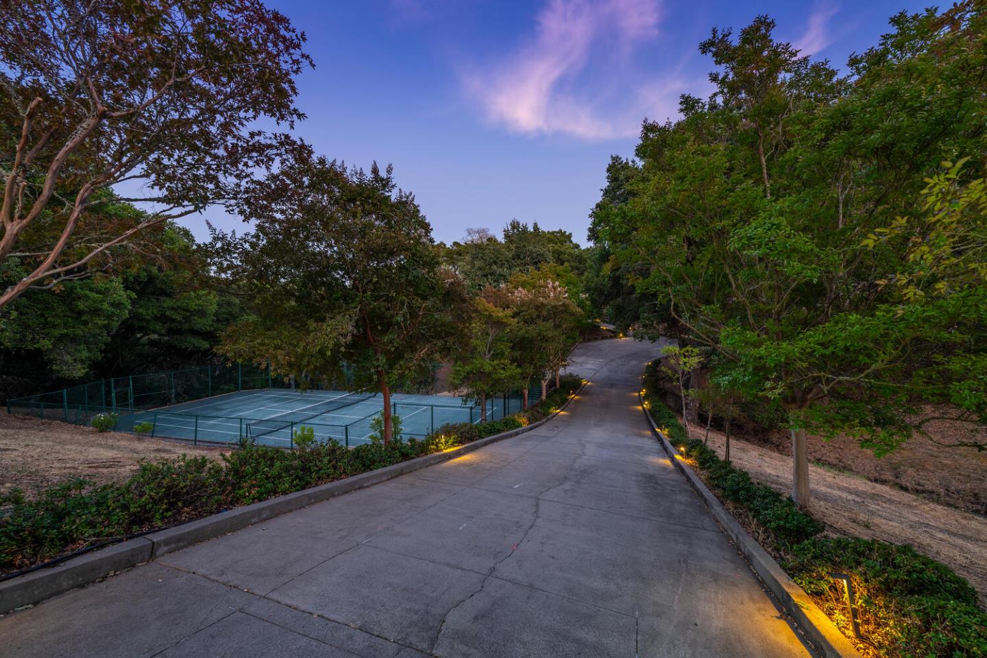 Detail Gallery Image 77 of 91 For 333 Raymundo Dr, Woodside,  CA 94062 - 4 Beds | 4/1 Baths