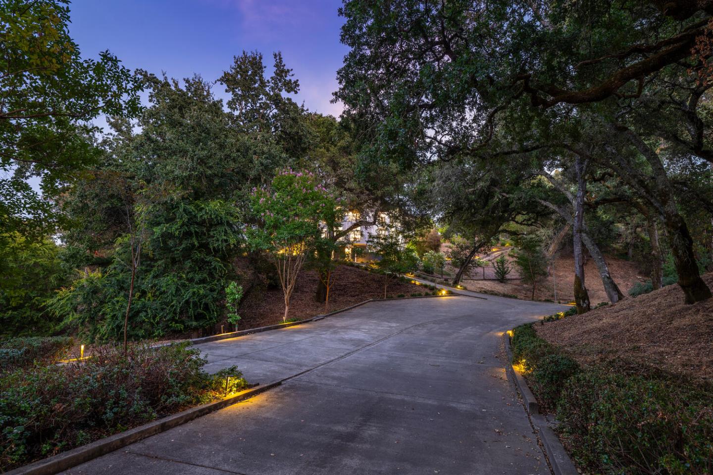 Detail Gallery Image 79 of 91 For 333 Raymundo Dr, Woodside,  CA 94062 - 4 Beds | 4/1 Baths