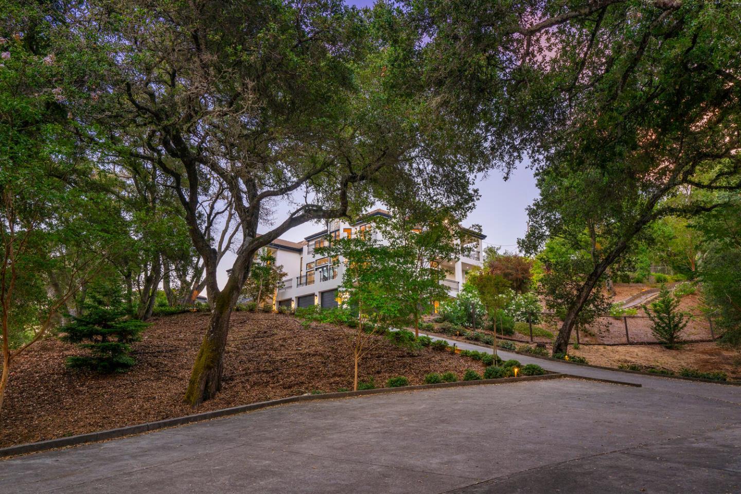 Detail Gallery Image 80 of 91 For 333 Raymundo Dr, Woodside,  CA 94062 - 4 Beds | 4/1 Baths