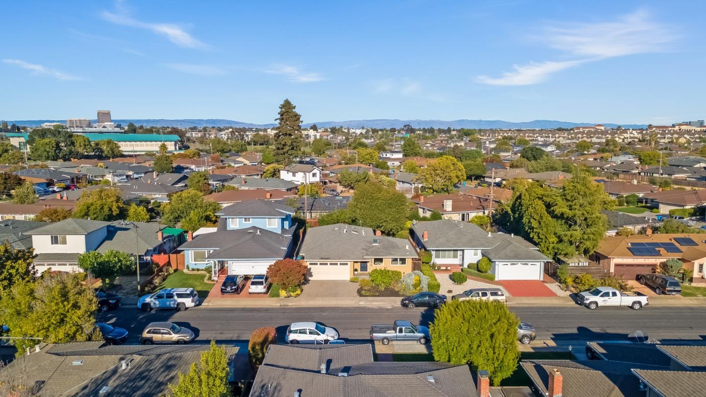 Detail Gallery Image 4 of 32 For 2075 Sullivan St, San Mateo,  CA 94403 - 3 Beds | 2 Baths