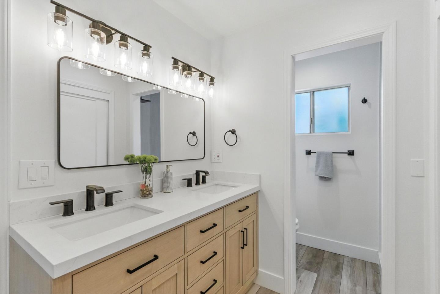 Detail Gallery Image 14 of 41 For 15591 Loma Vista Ave, Los Gatos,  CA 95032 - 5 Beds | 2 Baths