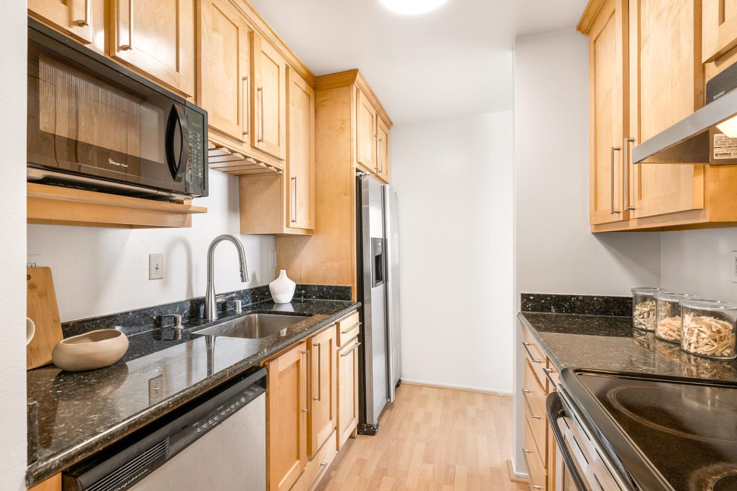 Detail Gallery Image 8 of 29 For 320 Vallejo Dr #40,  Millbrae,  CA 94030 - 2 Beds | 2 Baths