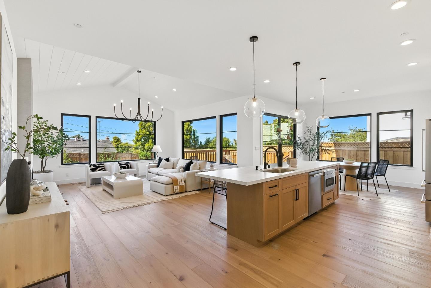 Detail Gallery Image 11 of 49 For 312 W 39th Ave, San Mateo,  CA 94403 - 4 Beds | 3/1 Baths