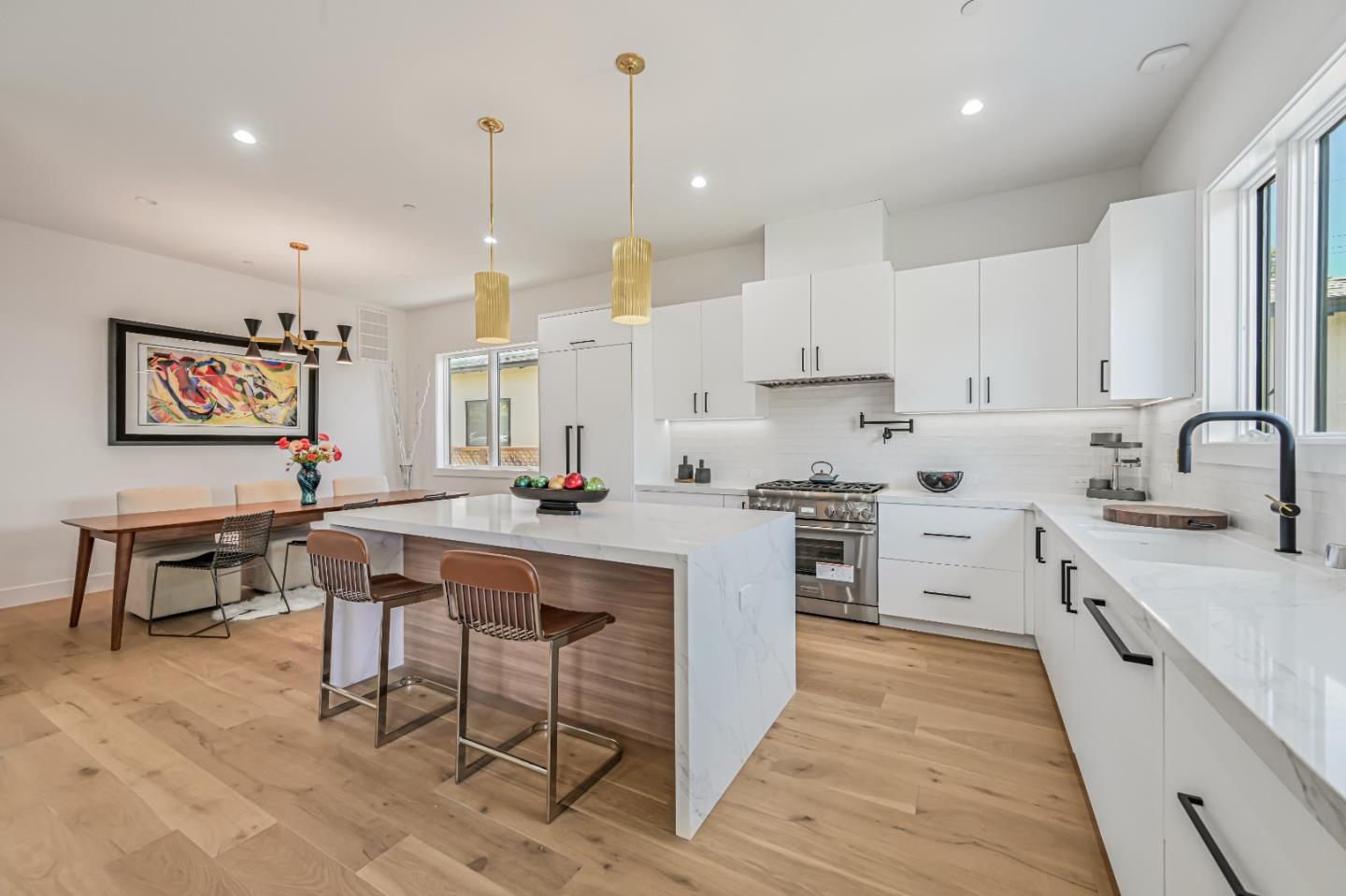 Detail Gallery Image 14 of 44 For 980 Lucky Ave, Menlo Park,  CA 94025 - 4 Beds | 4/1 Baths