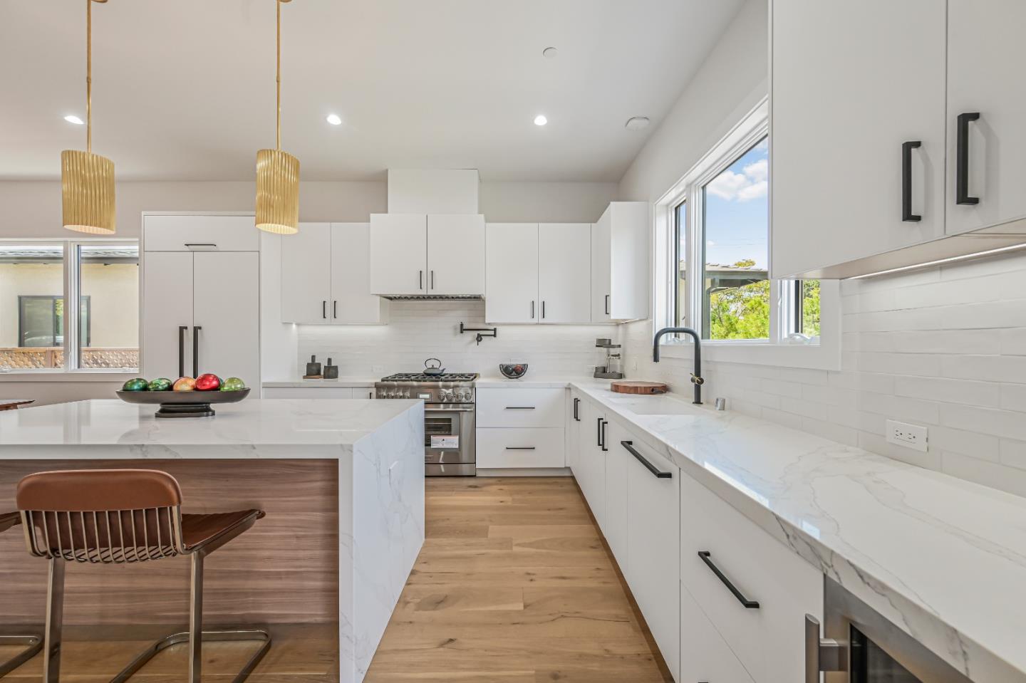 Detail Gallery Image 15 of 44 For 980 Lucky Ave, Menlo Park,  CA 94025 - 4 Beds | 4/1 Baths