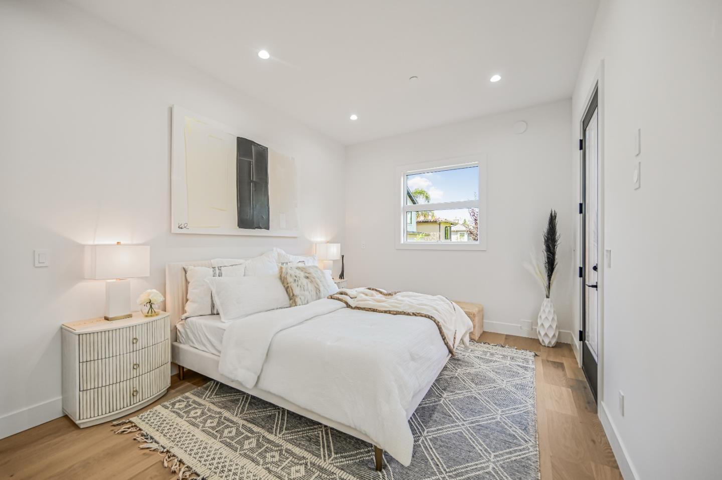 Detail Gallery Image 22 of 44 For 980 Lucky Ave, Menlo Park,  CA 94025 - 4 Beds | 4/1 Baths