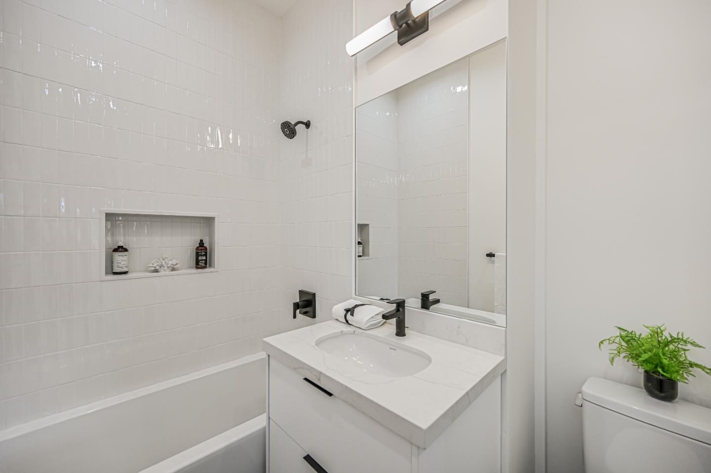 Detail Gallery Image 23 of 44 For 980 Lucky Ave, Menlo Park,  CA 94025 - 4 Beds | 4/1 Baths