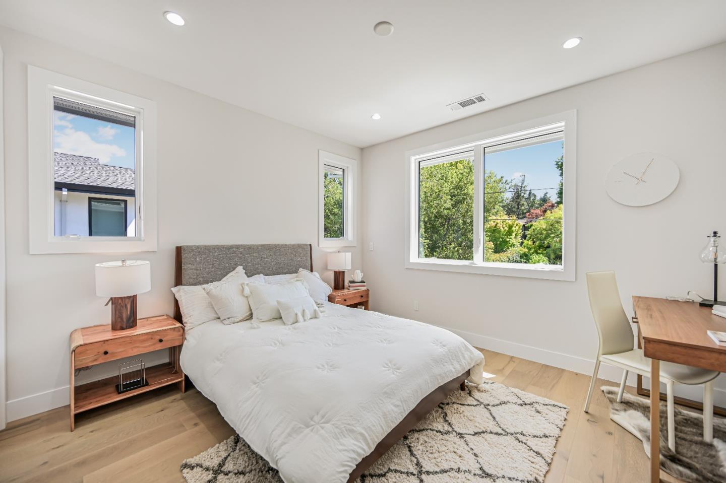 Detail Gallery Image 25 of 44 For 980 Lucky Ave, Menlo Park,  CA 94025 - 4 Beds | 4/1 Baths