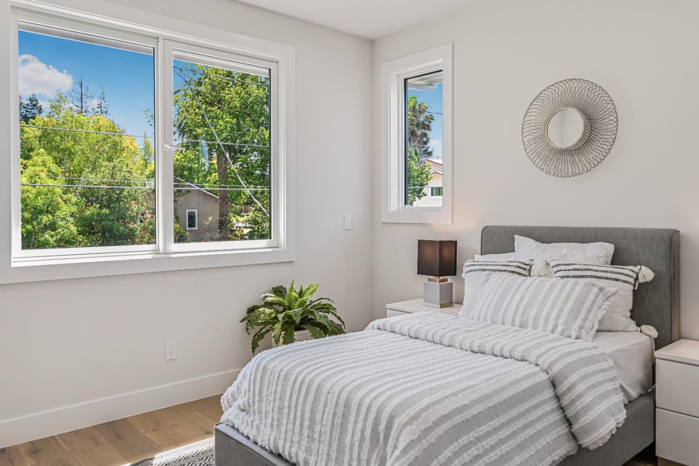 Detail Gallery Image 27 of 44 For 980 Lucky Ave, Menlo Park,  CA 94025 - 4 Beds | 4/1 Baths