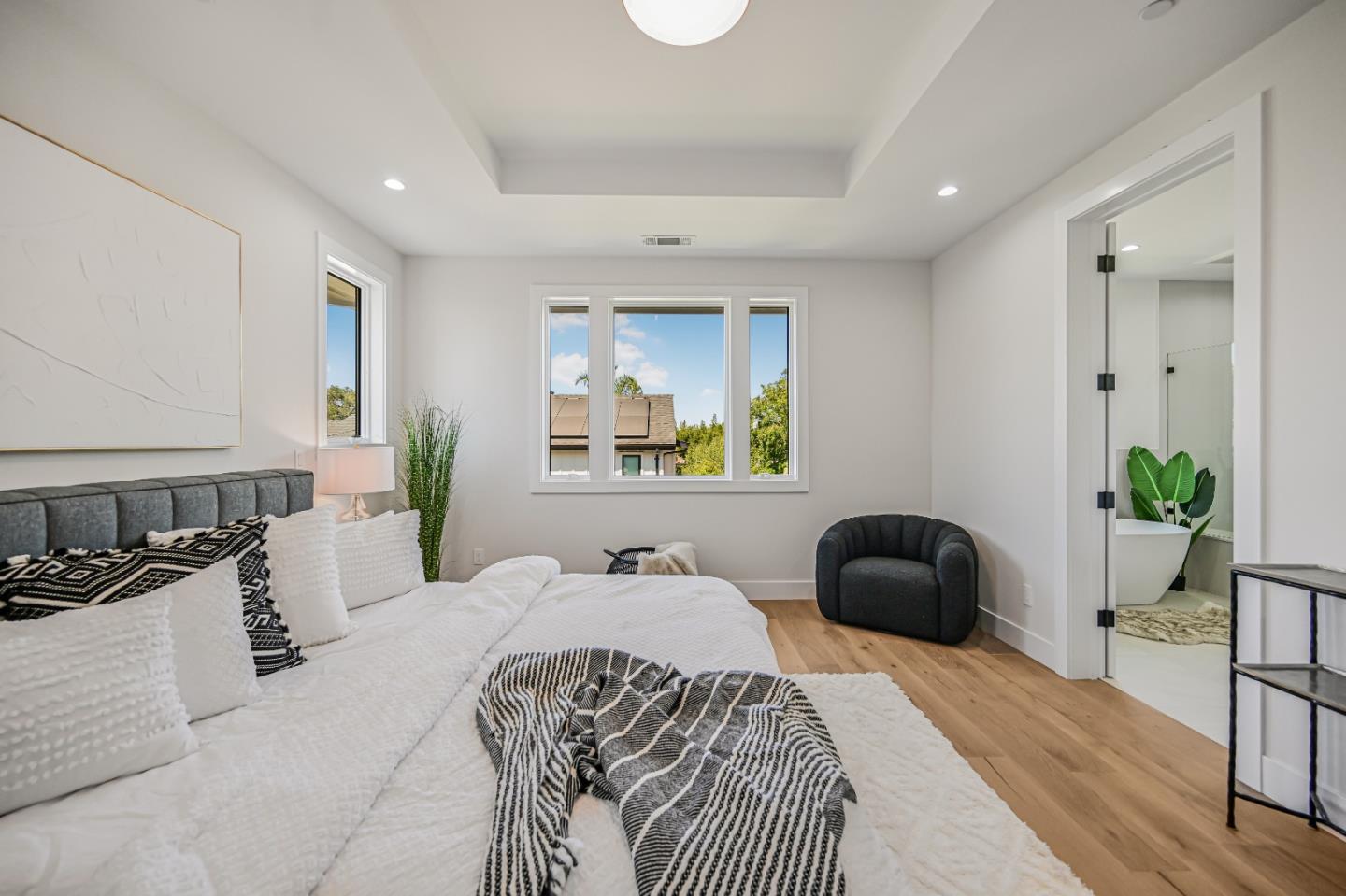 Detail Gallery Image 32 of 44 For 980 Lucky Ave, Menlo Park,  CA 94025 - 4 Beds | 4/1 Baths