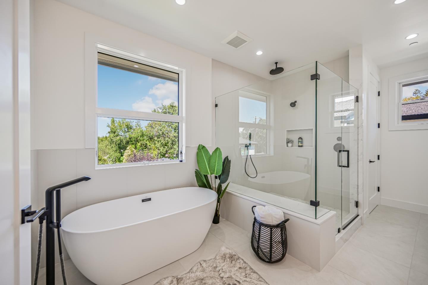Detail Gallery Image 33 of 44 For 980 Lucky Ave, Menlo Park,  CA 94025 - 4 Beds | 4/1 Baths