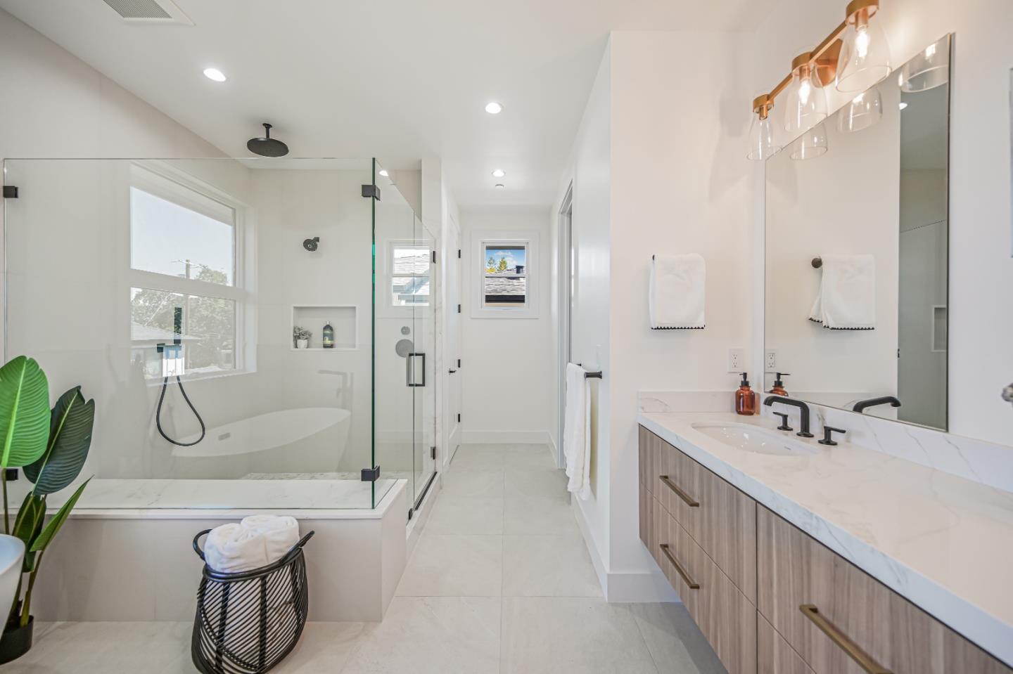 Detail Gallery Image 34 of 44 For 980 Lucky Ave, Menlo Park,  CA 94025 - 4 Beds | 4/1 Baths
