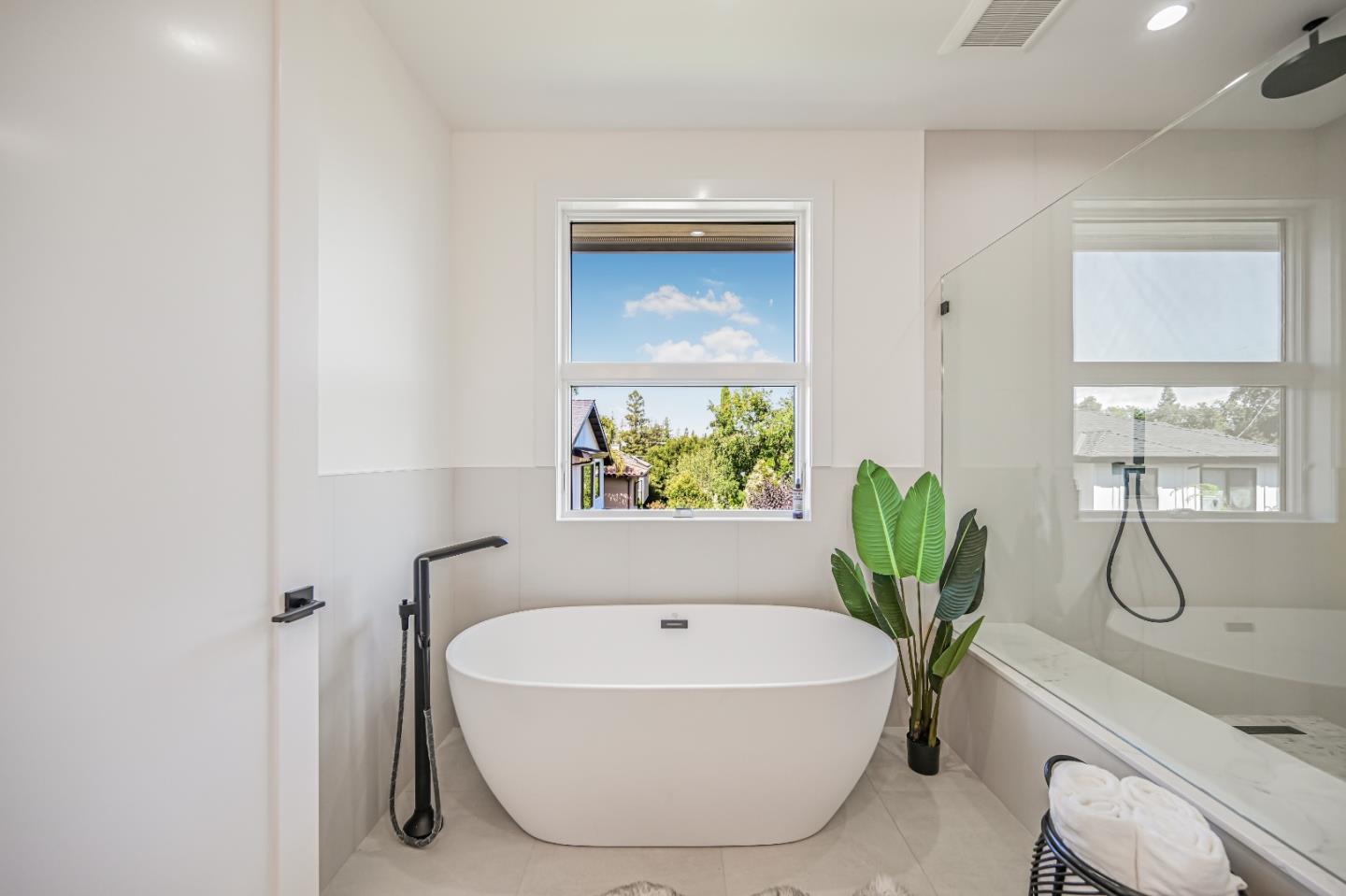 Detail Gallery Image 36 of 44 For 980 Lucky Ave, Menlo Park,  CA 94025 - 4 Beds | 4/1 Baths