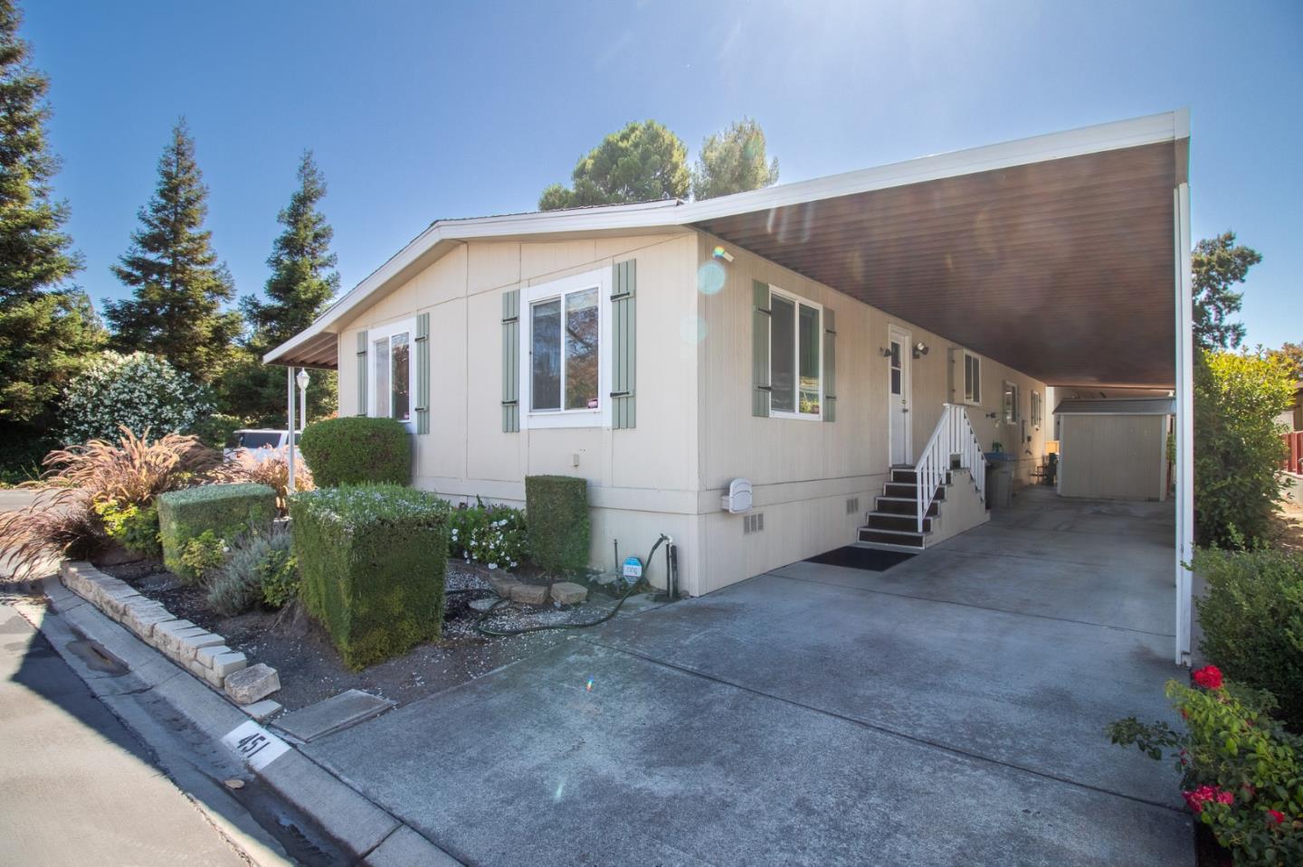 Detail Gallery Image 2 of 25 For 451 Millpond Dr #451,  San Jose,  CA 95125 - 2 Beds | 2 Baths