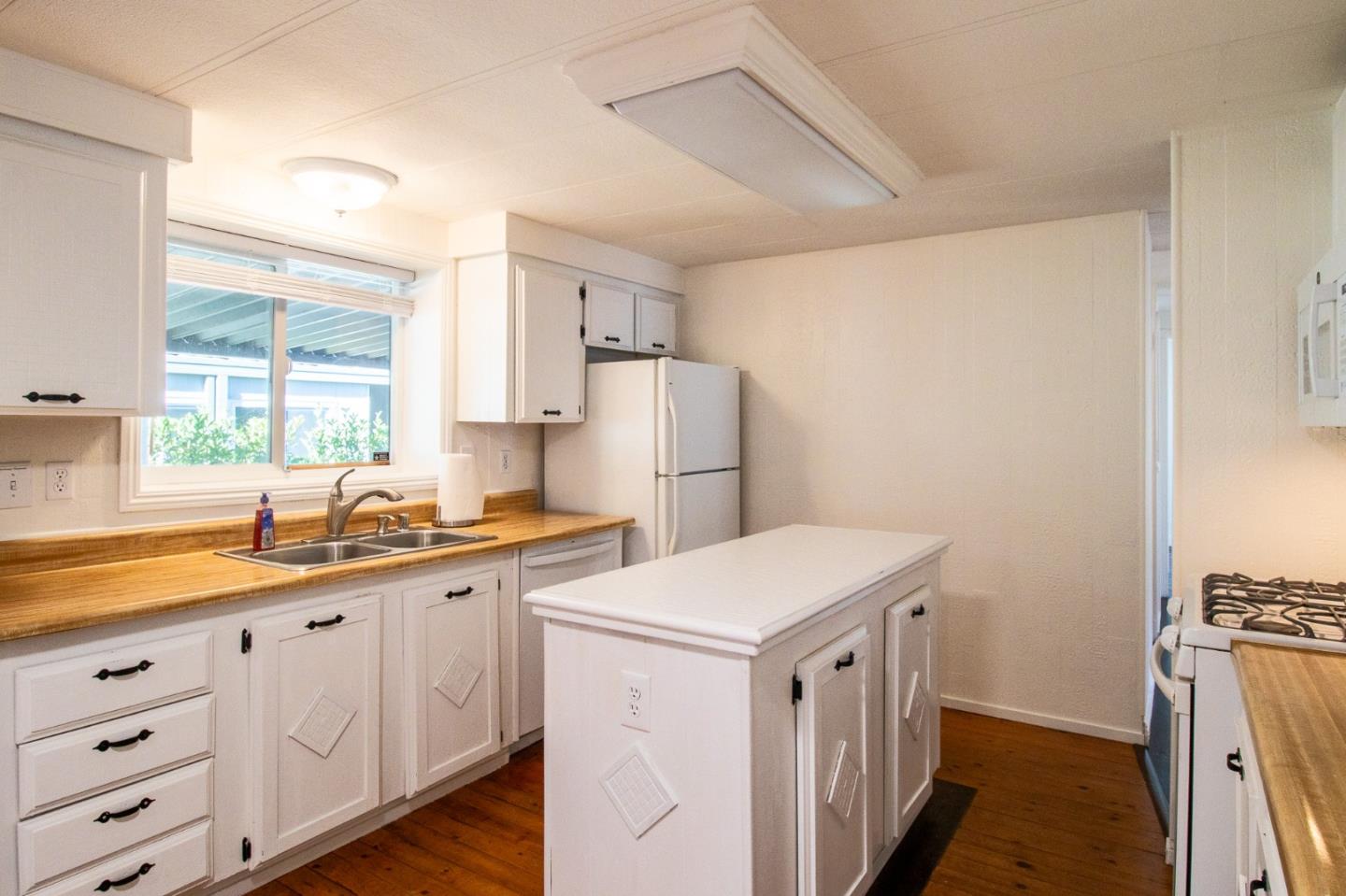 Detail Gallery Image 4 of 25 For 451 Millpond Dr #451,  San Jose,  CA 95125 - 2 Beds | 2 Baths