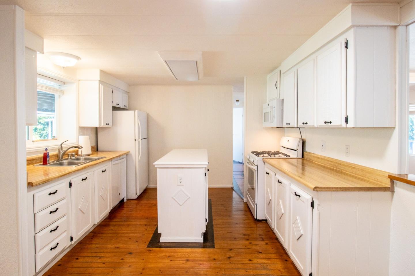 Detail Gallery Image 5 of 25 For 451 Millpond Dr #451,  San Jose,  CA 95125 - 2 Beds | 2 Baths