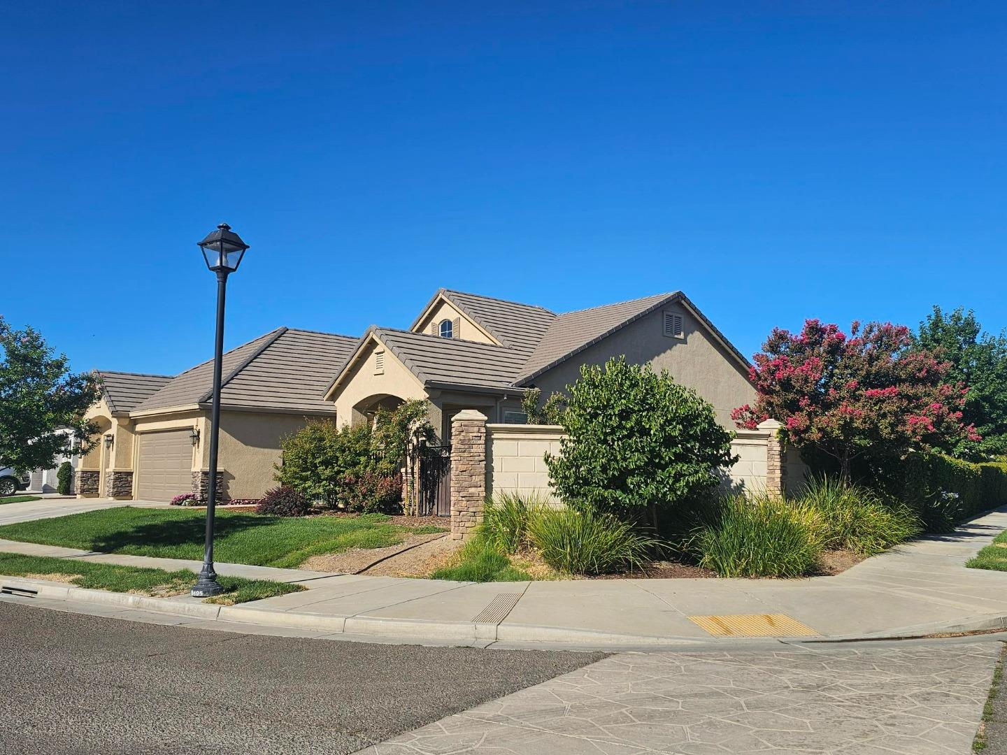 Detail Gallery Image 3 of 45 For 1703 Cobblefield Ln, Los Banos,  CA 93635 - 4 Beds | 2 Baths