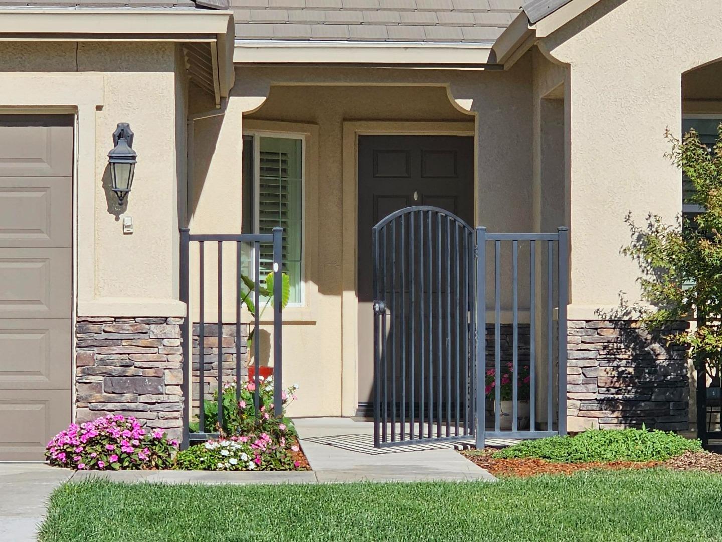 Detail Gallery Image 4 of 45 For 1703 Cobblefield Ln, Los Banos,  CA 93635 - 4 Beds | 2 Baths