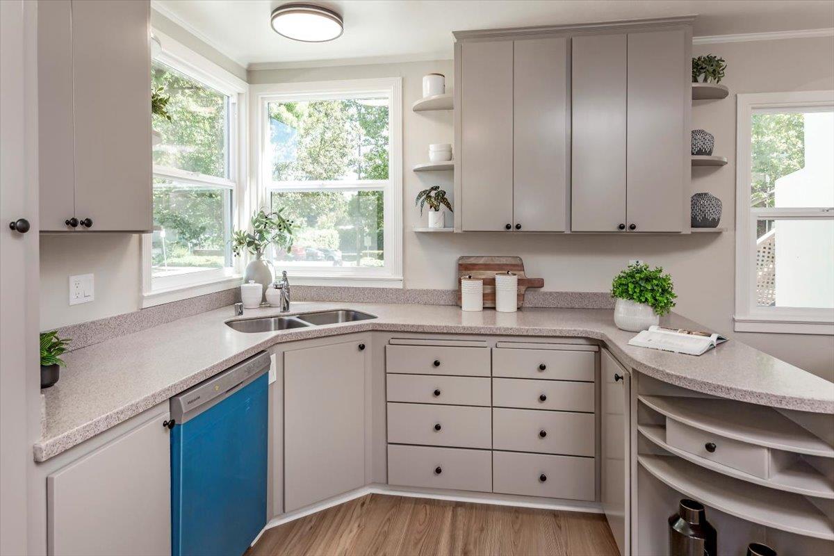 Detail Gallery Image 11 of 37 For 909 Myrtle St, San Jose,  CA 95126 - – Beds | – Baths