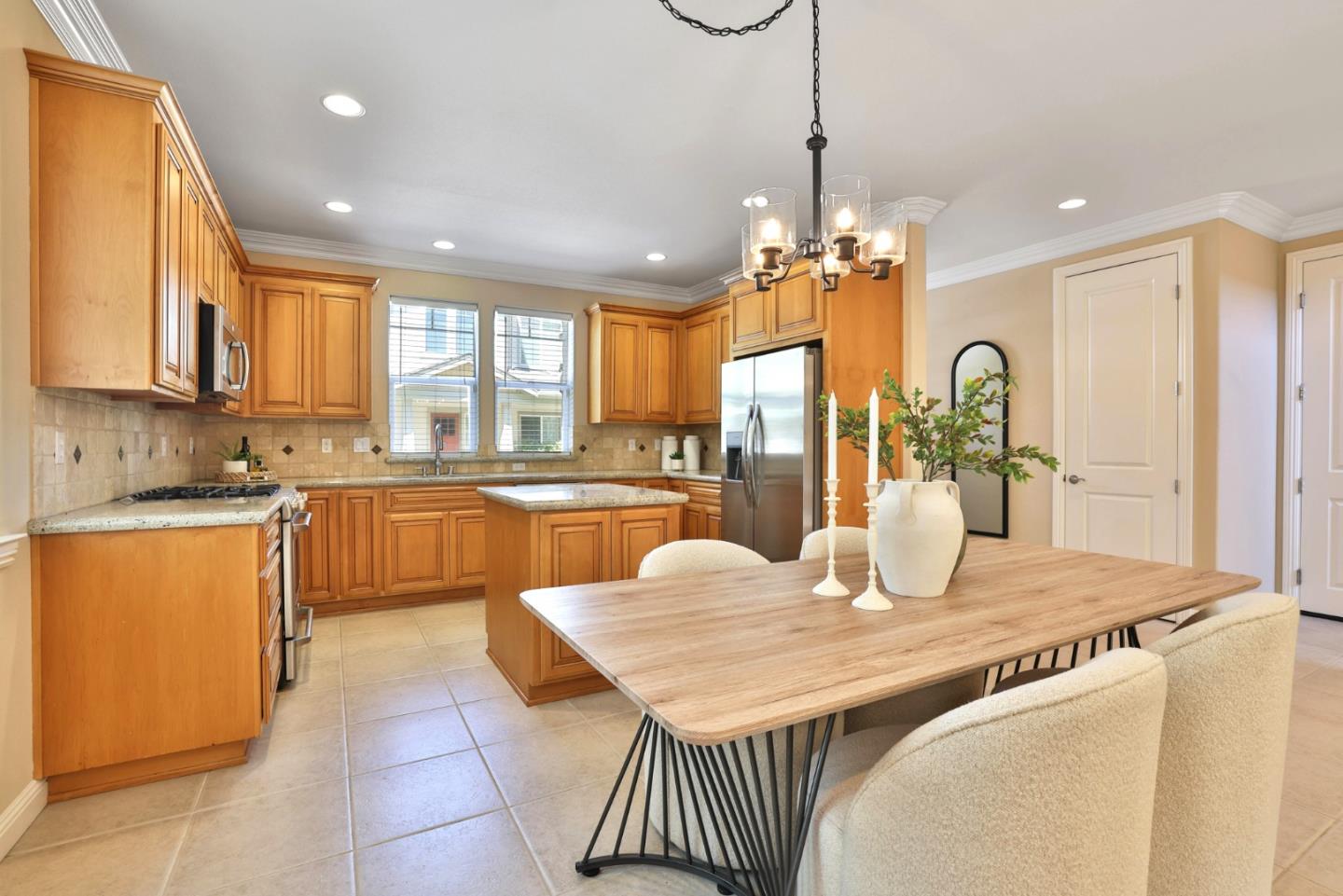 Detail Gallery Image 6 of 22 For 113 George Ct, Campbell,  CA 95008 - 4 Beds | 2/1 Baths