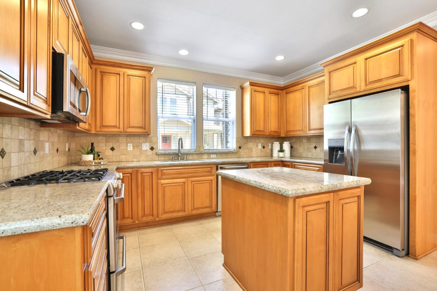 Detail Gallery Image 7 of 22 For 113 George Ct, Campbell,  CA 95008 - 4 Beds | 2/1 Baths
