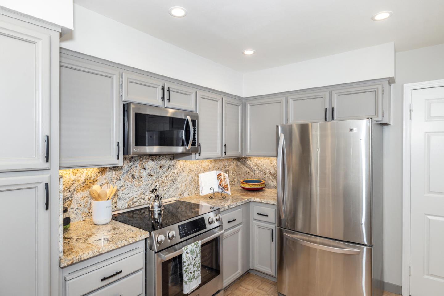 Detail Gallery Image 15 of 59 For 604 Waterbury, Foster City,  CA 94404 - 4 Beds | 2/1 Baths