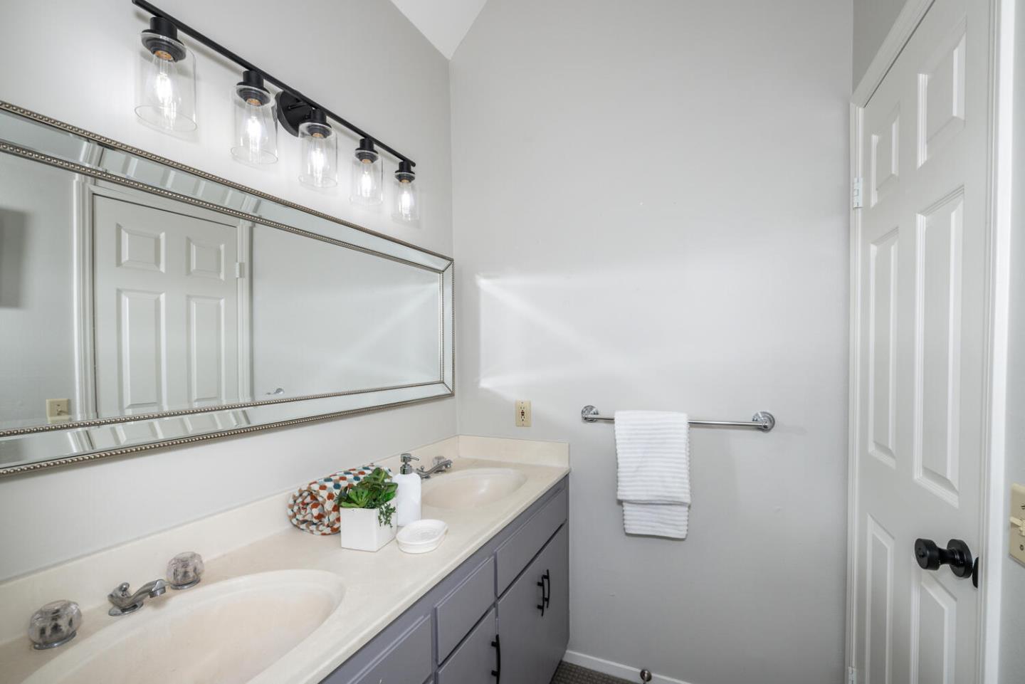 Detail Gallery Image 31 of 59 For 604 Waterbury, Foster City,  CA 94404 - 4 Beds | 2/1 Baths